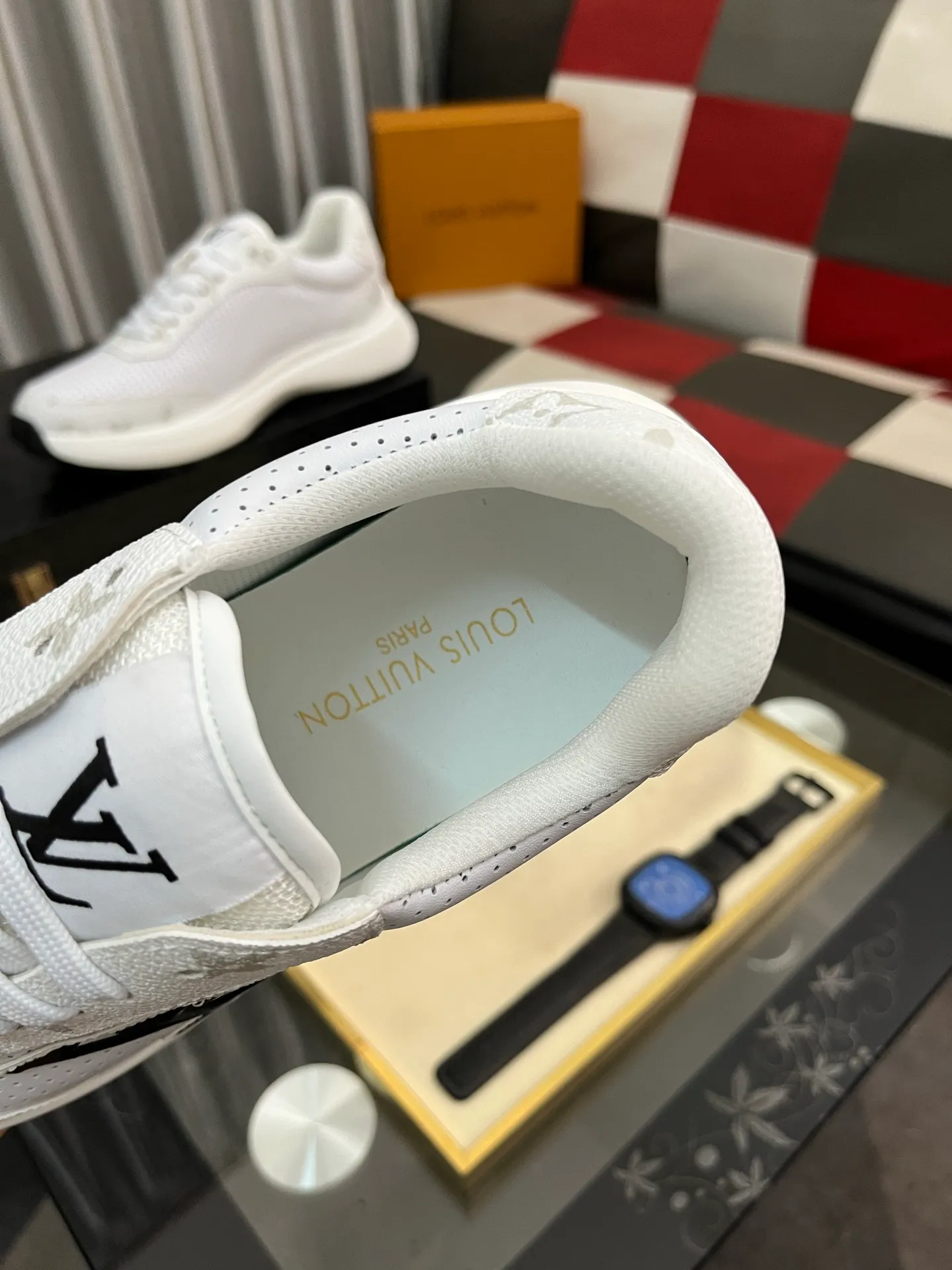Men's shoes 💰458⌚️⌚️【LOUlS VUlTTON】Louis Vuitton ~ unique and casual style. LV counter purchasing 🏃casual shoes😍😍 Men's 2022 counters are on sale simultaneously, Italian imported brands select first-layer Italian cowhide. 🐑Sheepskin lining (refuses to discolor and rub feet) Sole: Original sole specially provided by the original factory 🎬Better in kind Size number: 38-443️⃣Colors available